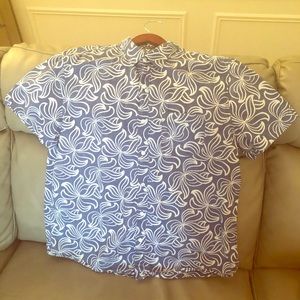 American Eagle mens super soft floral button down